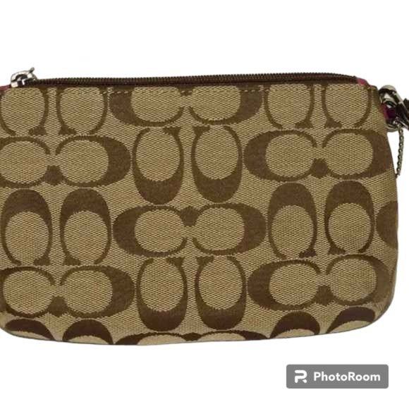 Coach Park Signature Style Medium Wristlet NWT - Picture 4 of 9